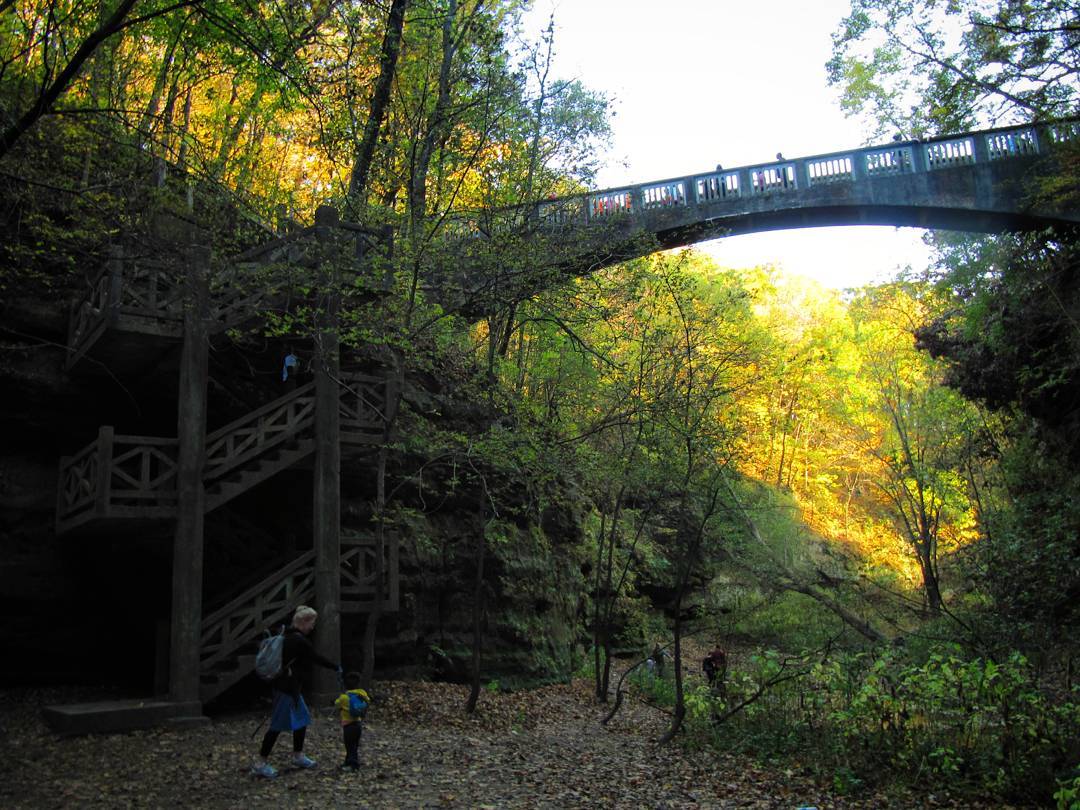 Hiking in the lower dells of Matthiessen State Park