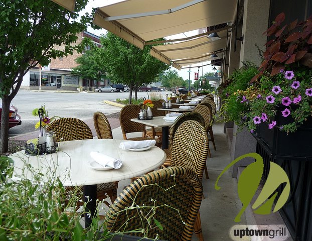 outside dining at Uptown grill 