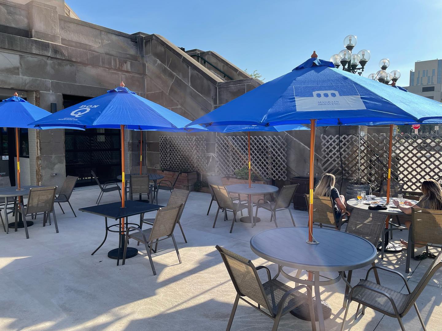 outdoor dining at migraine brewing 